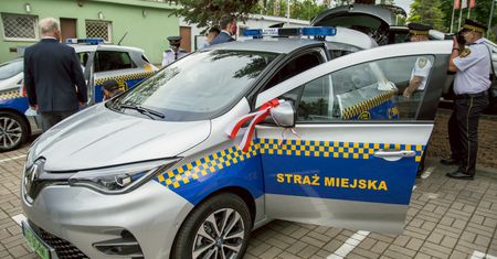 Elektryczne radiowozy dla gdańskiej straży miejskiej. To Renault Zoe z dużym zasięgiem