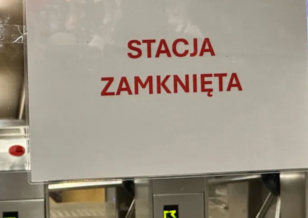 Paraliż metra w Warszawie. Mężczyzna skoczył pod jadący pociąg