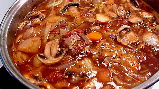 Duszona łopatka wołowa bez kości (samo mięso, III klasa mięsa)