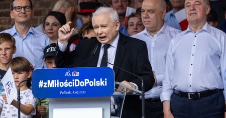"Tylko świnie siedzą w kinie". Historyk propagandy: Przypomina się nagonka z Marca '68