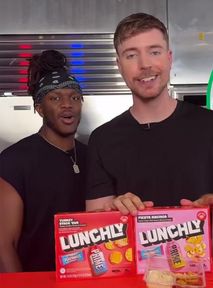 Lunchly pod lupą FDA. Pizza z pleśnią od youtuberów