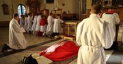Wielkopiątkowe liturgie i adoracje w Lesznie. To jedyny dzień w roku, kiedy w kościołach nie odprawia się mszy świętej