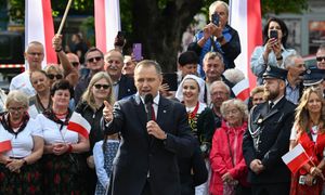 "41 wet podjąłem i jestem z tego dumny". Karol Nawrocki mówi o "kuglarstwie" rządu