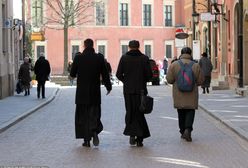 Zarobki księży w Polsce. Ile zarabiają kapłani?