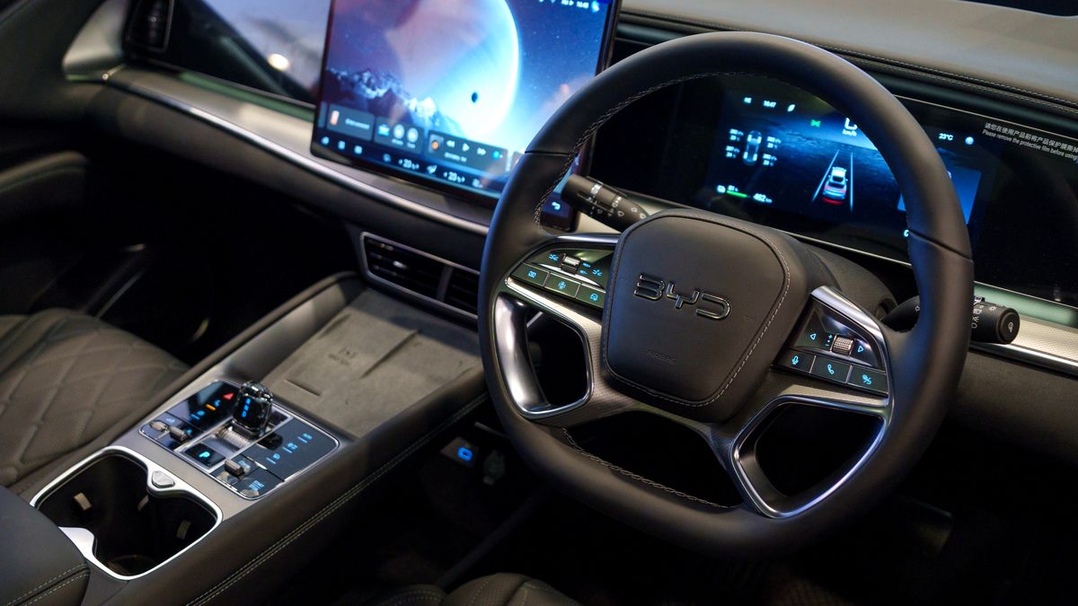 byd sealion 7, electric car, interior, steering wheel, touch screen, digital display, dashboard, futuristic, luxury, modern design, smart car, infotainment system, center console, gear selector, driving controls, vehicle interior, leather seats, comfort, advanced technology, no people, close-up, automotive, innovation, new energy vehicle, malaysia, eco-friendly, automotive industry, high tech, car display, control panel, navigation screen, climate control, editorial