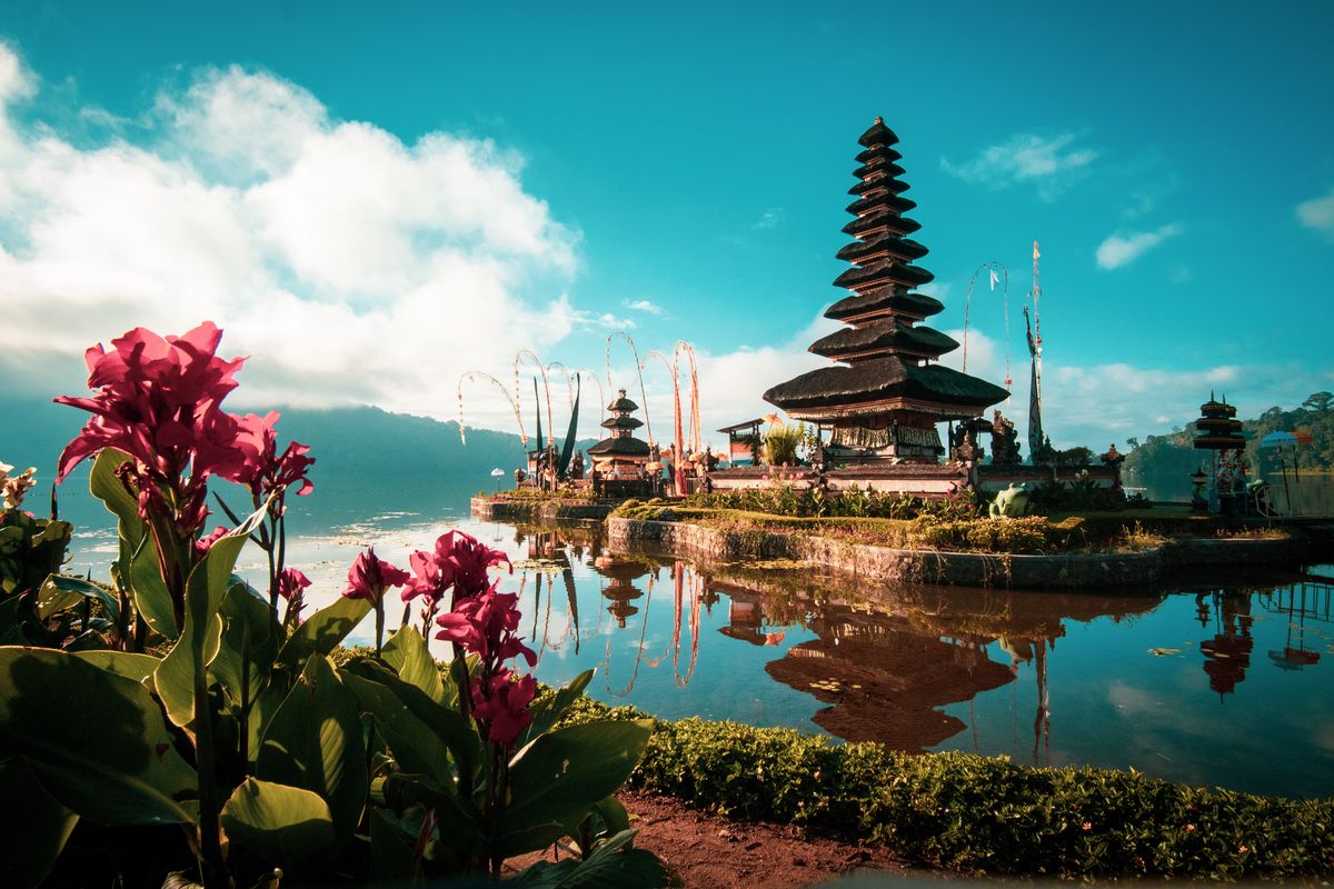 Już od 1 kwietnia osoby zaszczepione trzema dawkami szczepionki przeciw COVID-19 będą mogły odwiedzić Bali bez kwarantanny 