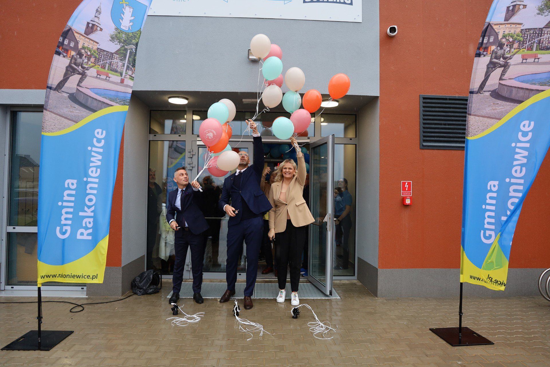 W ramach symbolicznego otwarcia do nieba poszybowały balony