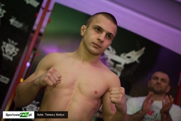 Marcin Lasota staje się specjalistą od poddań