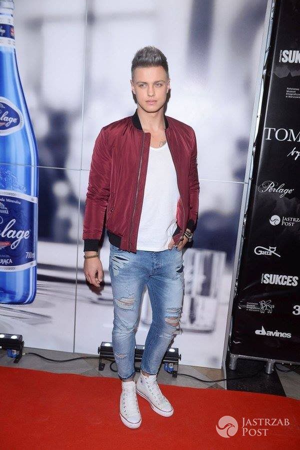Rafał Jonkisz w nowej fryzurze na pokazie marki Tomaotomo 2016