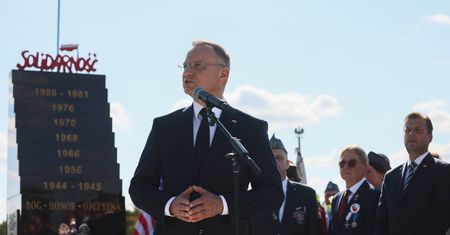 Duda apeluje do Polonii. "Potrzebny jest wasz głos"