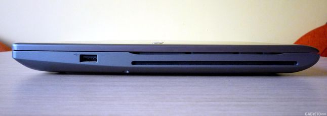 Samsung Chronos 700Z5A - ścianka prawa (USB 2.0, nagrywarka DVD)