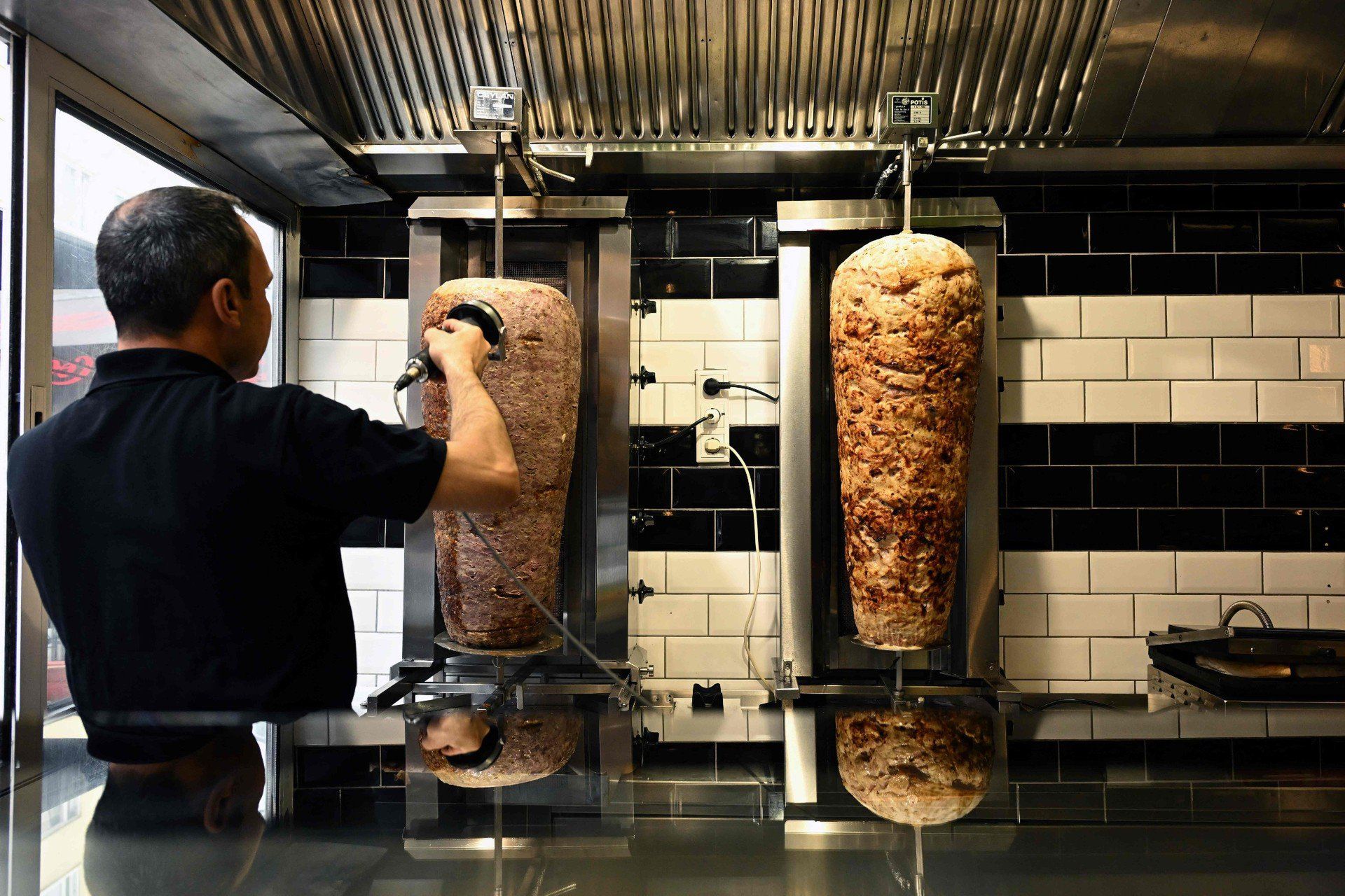 Doner kebab jest niezwykle popularny w Niemczech. Na zdj. restauracja Doener w Dortmundzie