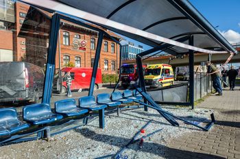 Bydgoszcz: Znamy przyczynę wypadku w centrum. Kierowca nie miał uprawnień do prowadzenia auta