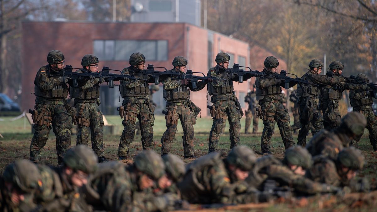 Pistorius Visits Homeland Security Regiment
MUENSTER, GERMANY - NOVEMBER 10: Recruits of the Bundeswehr's 2nd Homeland Security Regiment during training on November 10, 2025 in Muenster, Germany. Homeland Security units, in German called Heimatschutz, are volunteer units tasked with domestic duties like manning checkpoints and guarding critical infrastructure during times of war. (Photo by Hesham Elsherif/Getty Images)
Hesham Elsherif