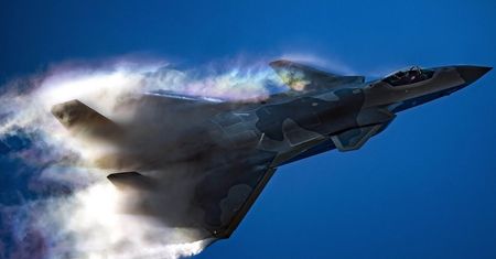 Myśliwiec F-47 pod specjalnym nadzorem. Pentagon obawia się hakerów z Chin