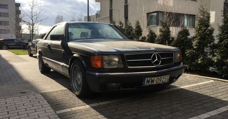 Kamil Durczok sprzedaje filmowego mercedesa. Grał w "Świadku koronnym" i serialu "Odwróceni"