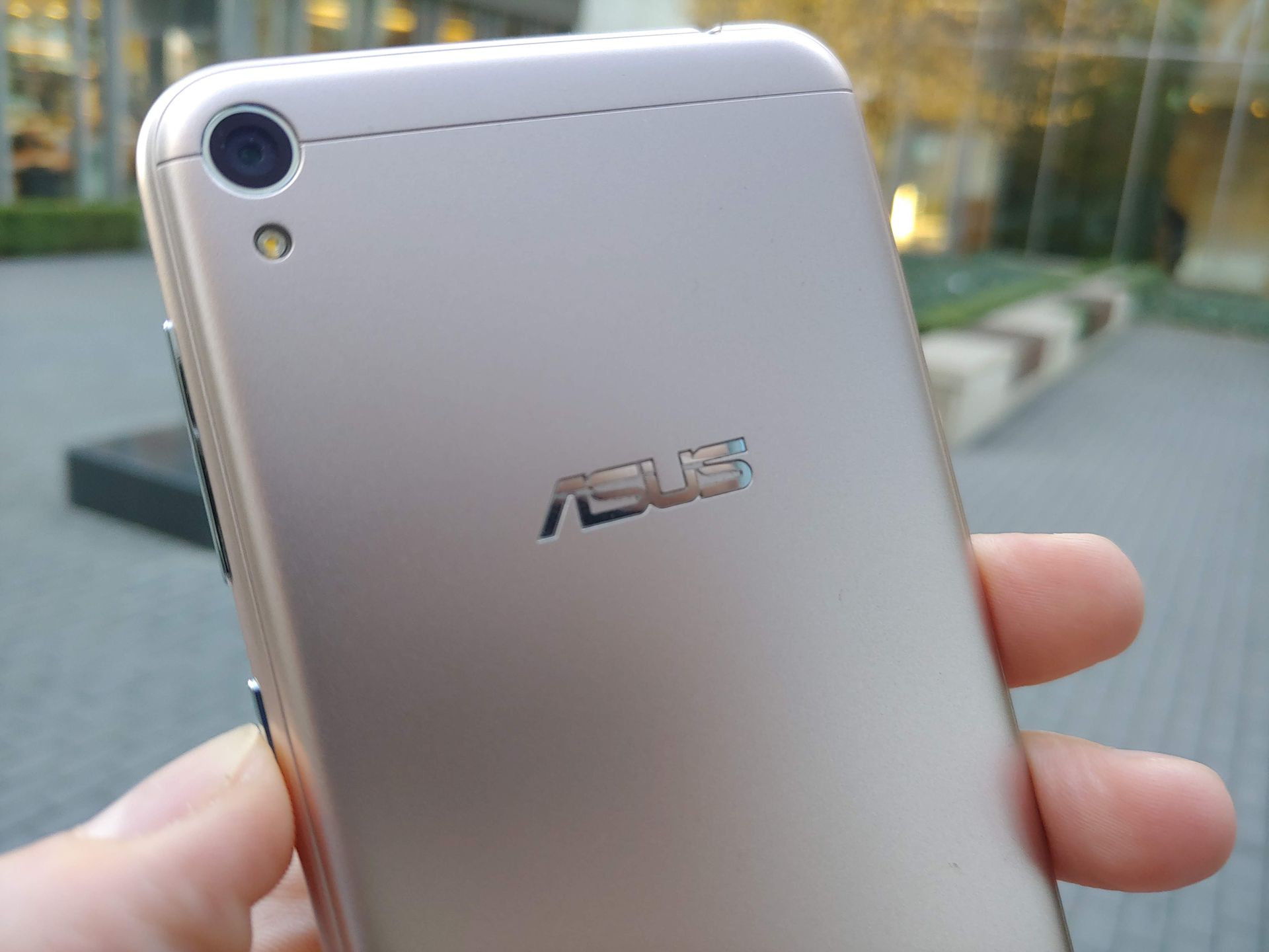 Wielki Test Smartfonów za 500 zł. Sprawdzamy Asus Zenfone Live 3