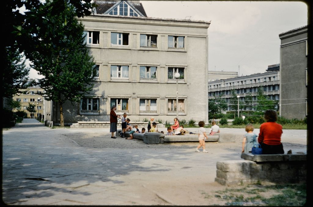 Nostalgiczna Warszawa lat 50. na nieznanych, kolorowych zdjęciach profesora z USA 41
