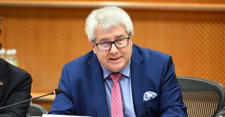 Ryszard Czarnecki nie martwi się o przyszłość. "Piszę artykuły"