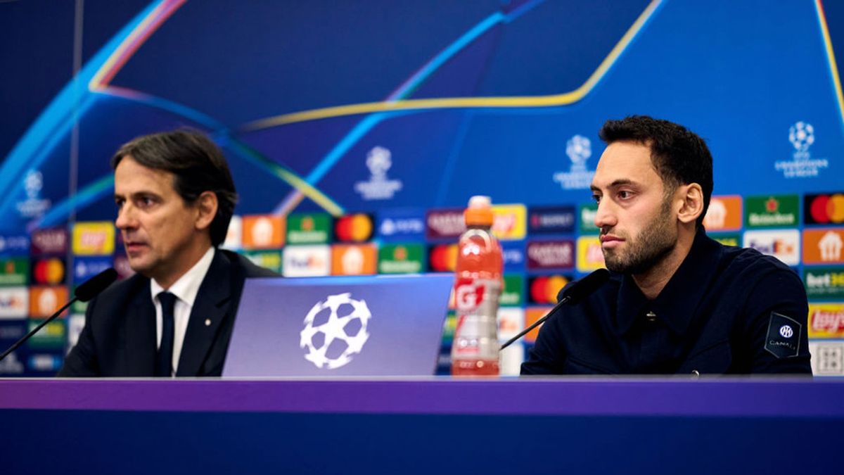 Getty Images / Mattia Ozbot - Inter / Na zdjęciu: Simone Inzaghi i Hakan Calhanoglu