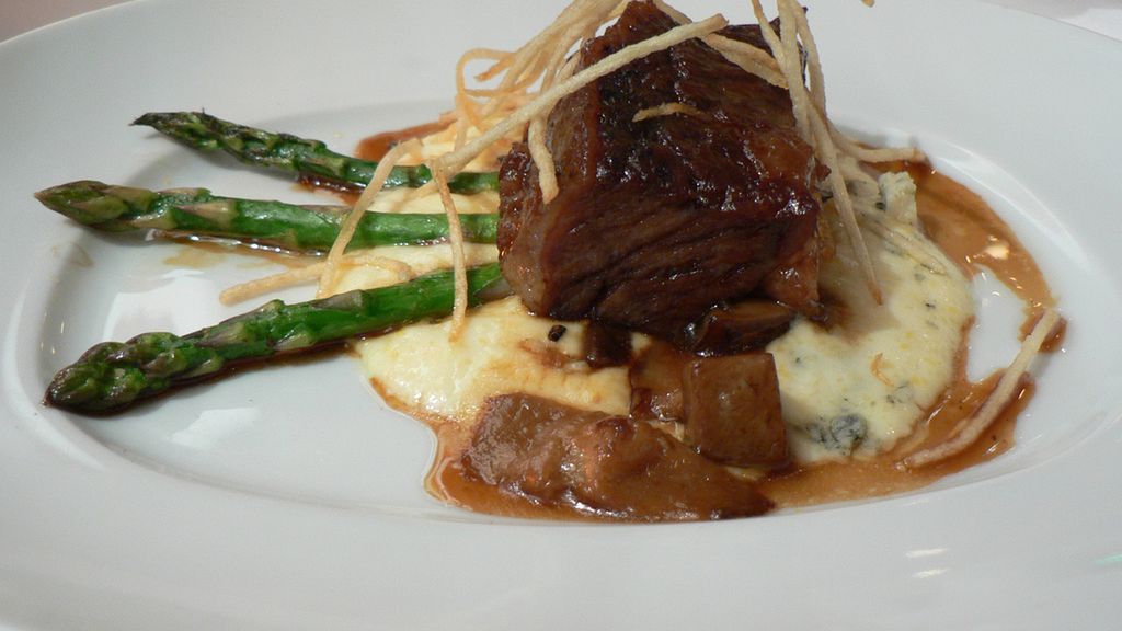 Duszone żeberka wołowe (mięso i tłuszcz)