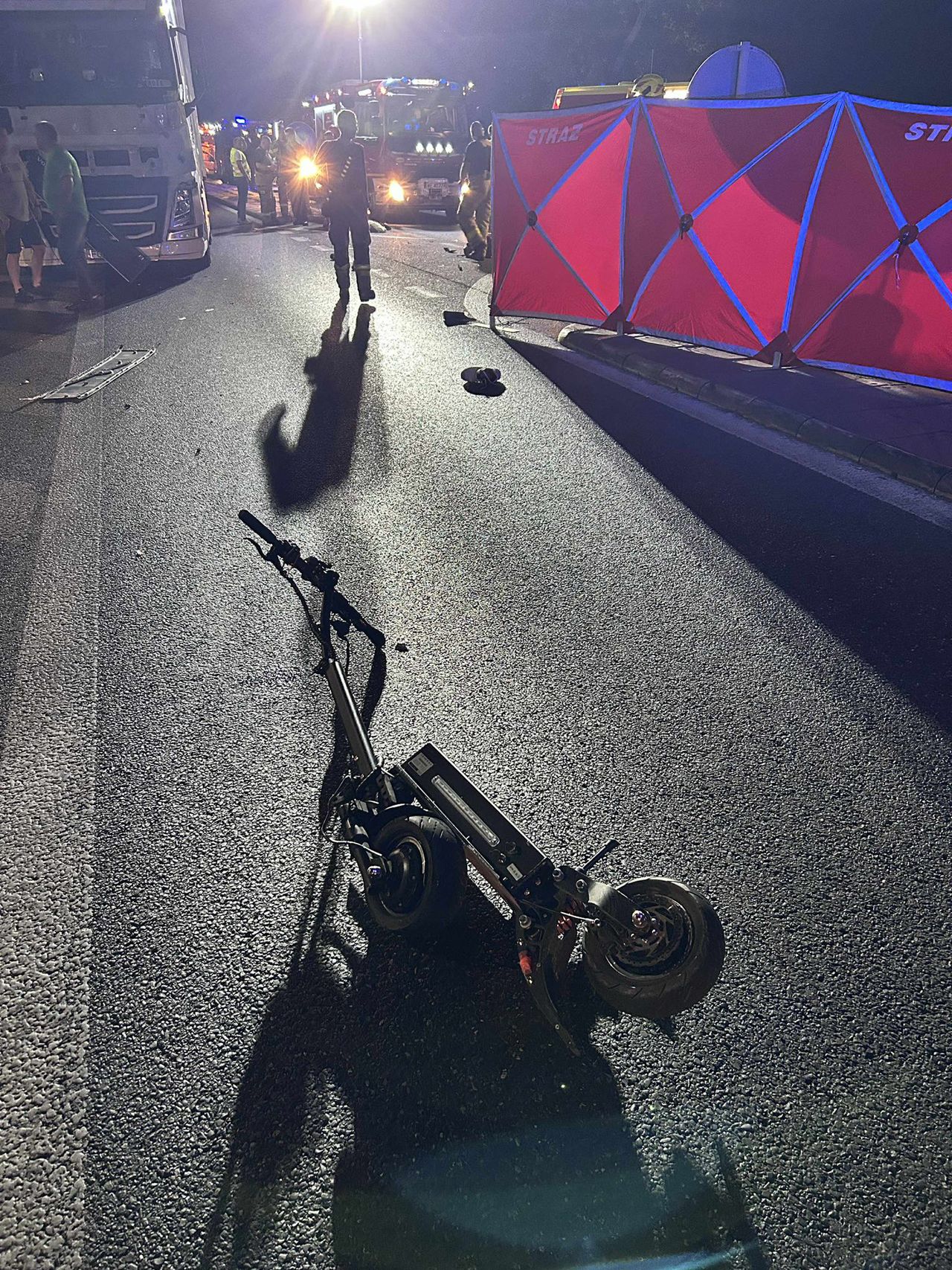 Tragiczny wypadek pod Warszawą. Dwóch mężczyzn zginęło na hulajnodze elektrycznej