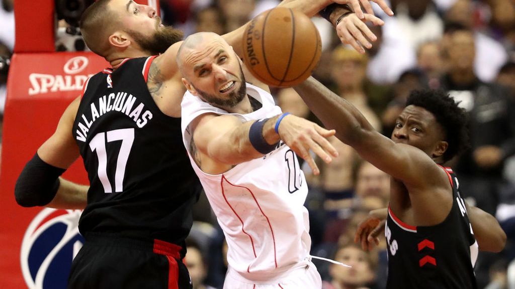 Getty Images / Rob Carr / Gortat w akcji przeciwko graczom Raptors