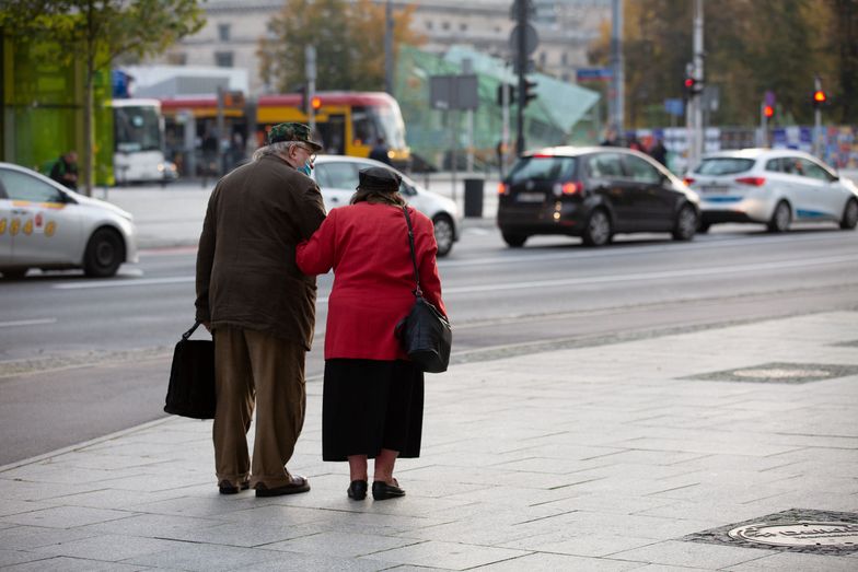 Dzień Babci i Dzień Dziadka. Seniorzy w coraz gorszej sytuacji finansowej