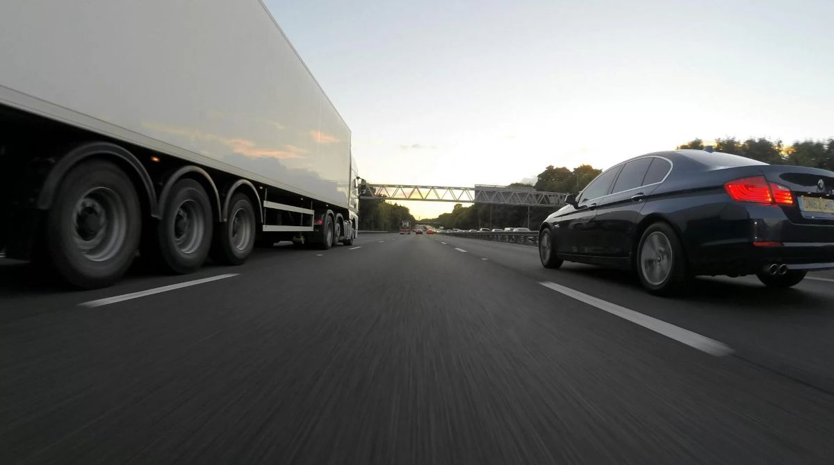 Kolizja i utrudnienia na poznańskim odcinku autostrady A2.