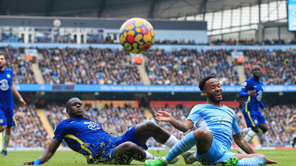 Zdjęcie okładkowe artykułu: Getty Images / Simon Stacpoole/Offside / Na zdjęciu: Malang Sarr (Chelsea) i Raheem Sterling (Manchester City)