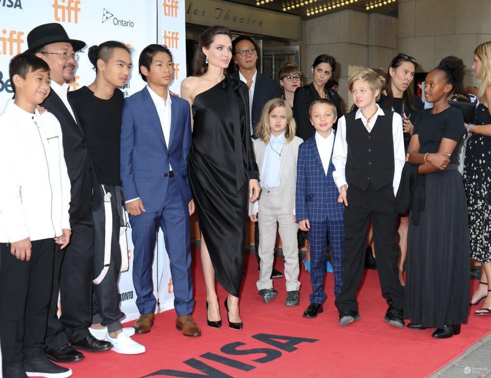 Angelina Jolie z dziećmi na premierze filmu "Najpierw zabili mojego ojca"