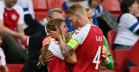 Zrozpaczona wbiegła na murawę. Kim jest partnerka Eriksena, Sabrina Kvist Jensen?