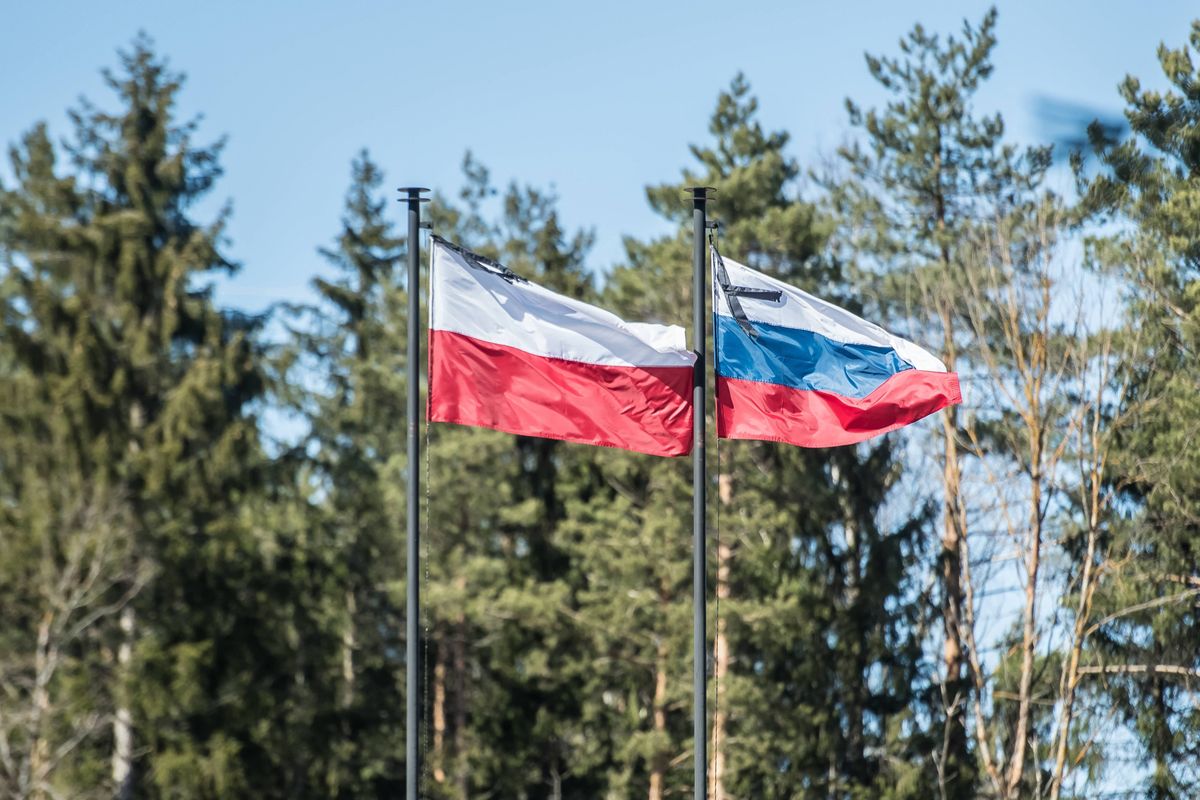 Rosjanie zdjęci polskie flagi. MSZ reaguje 