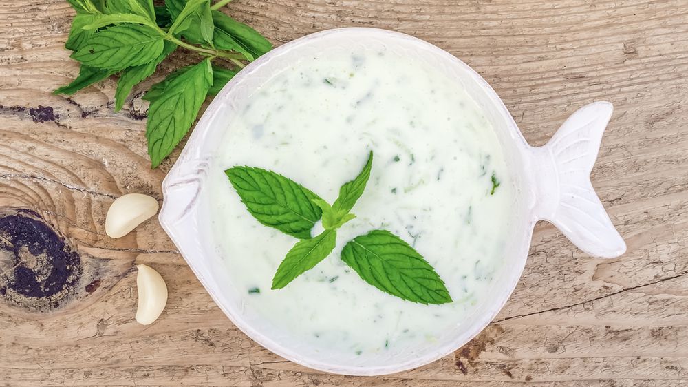 Serek wiejski z dodatkiem warzyw o niskiej zawartości tłuszczu, z mlekiem o zawartości tłuszczu 1%