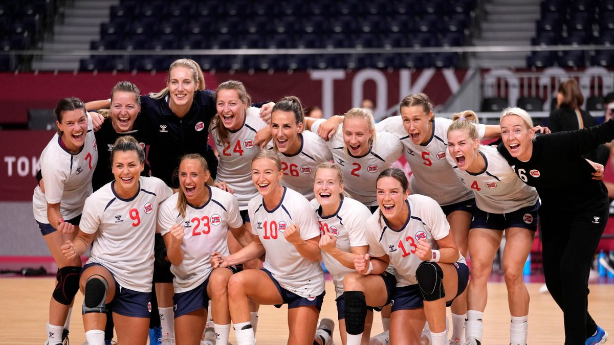 PAP/EPA / FRANCK ROBICHON / Na zdjęciu: reprezentacja Norwegii kobiet w piłce ręcznej