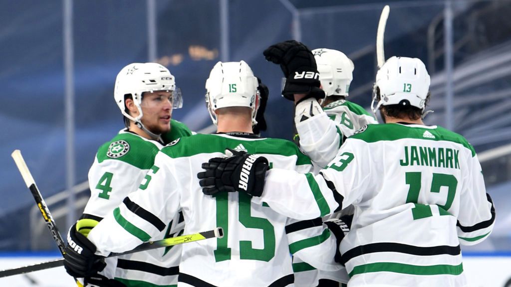 Getty Images / Andy Devlin/NHLI  / Na zdjęciu: hokeiści Dallas Stars cieszą się z bramki