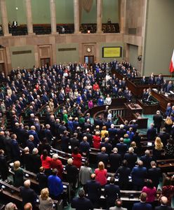 Władza się wyżywi. Posłowie nie martwią się kryzysem, mają tanie pożyczki