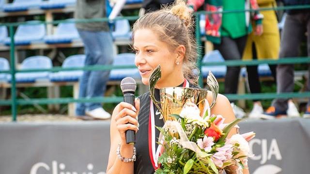 Facebook / Fundacja Radan/Mistrzostwa Polski w tenisie / Na zdjęciu: Marta Leśniak, triumfatorka 92. narodowych mistrzostw Polski w tenisie ziemnym