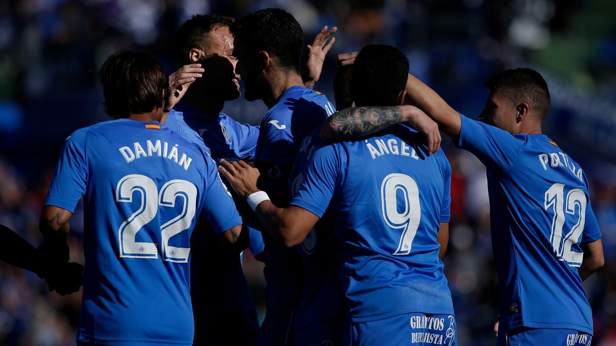 Zdjęcie okładkowe artykułu: Getty Images / Gonzalo Arroyo Moreno / Stringer / Na zdjęciu: radość piłkarzy Getafe CF