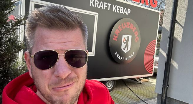 Filip Chajzer otworzył budkę z kebabem. "Sto pierwszych kebsów za free"