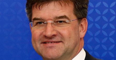 Skandal Epstein dociera do Bratysławy: Doradca Fico rezygnuje po ujawnieniu pikantnych wiadomości z pedofilem