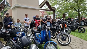 Binarowa: II Zlot Motocyklowy. Poczciwy simson, kultowy harley, nowoczesny ścigacz - dla wszystkich było miejsce wokół zabytkowej świątyni
