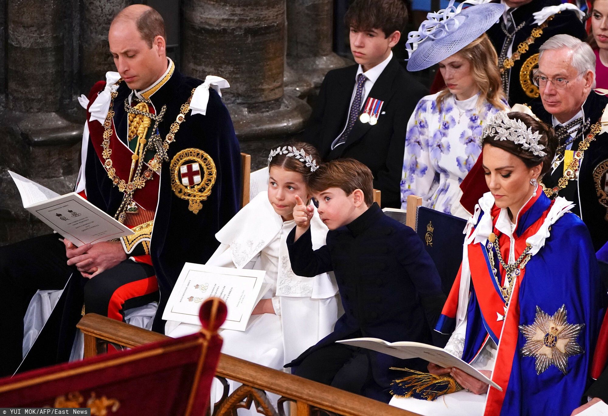 Książę Louis dokazuje na koronacji Karola III