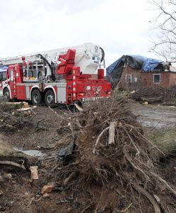 Tragiczne skutki wichur nad Polską. Wiatr tak silny, że przewraca drzewa i samochody