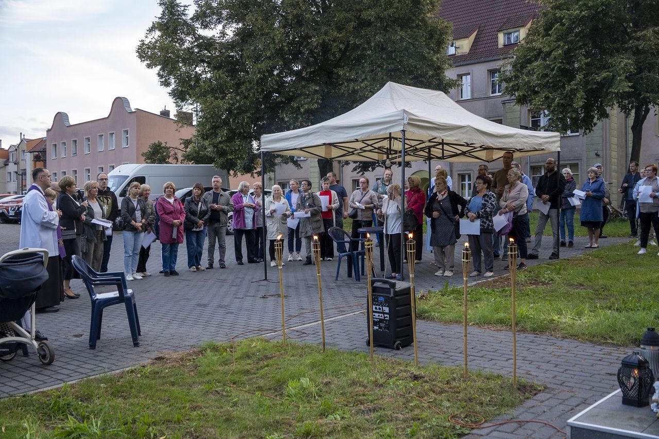 Spotkanie pod krzyżem 1 września, w rocznicę niewybuchu w Pile.