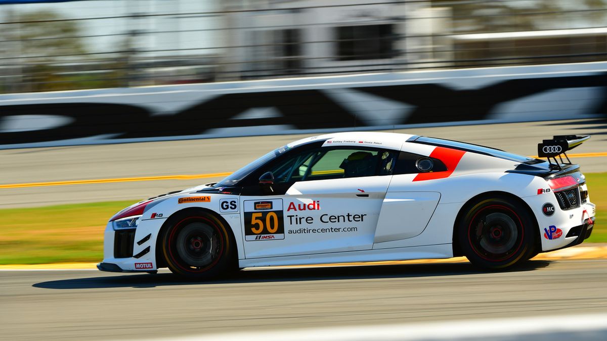 Materiały prasowe / Audi USA/ Stahlschmidt-SSP / Gosia Rdest w Audi R8 LMS GT4 na torze Daytona