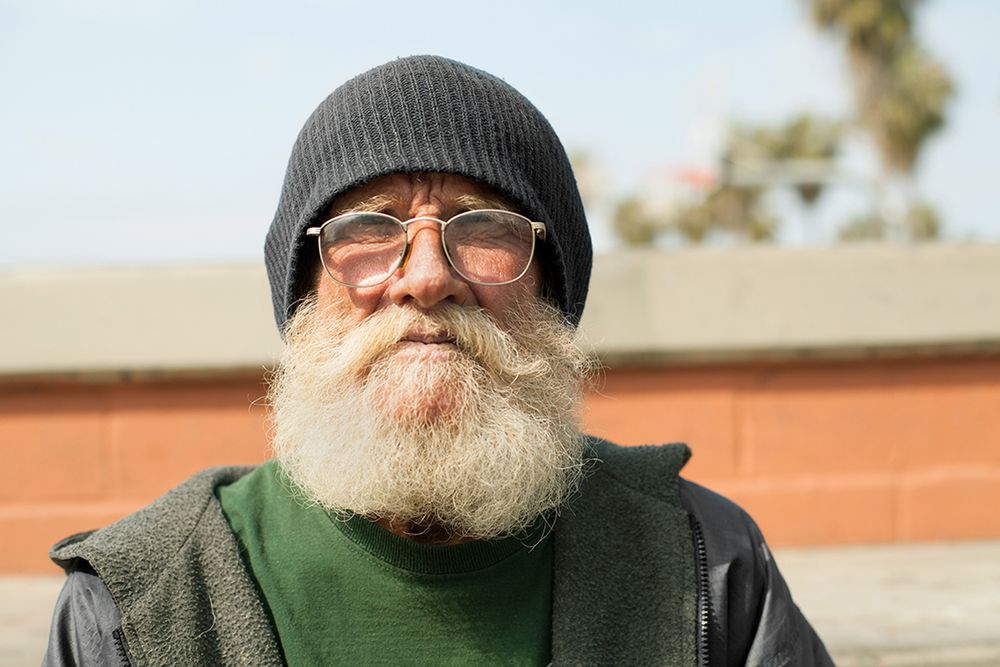 „Americana” Garroda Kirkwooda to minimalistyczny obraz wyluzowanej Kalifornii 7