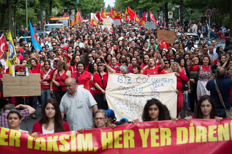 Protesty przeciwko premierowi Turcji