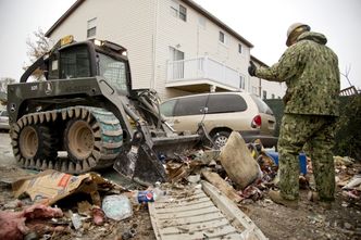 Polacy sprzątają po huraganie Sandy