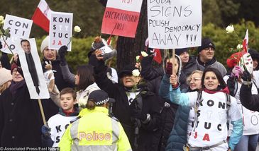 "Polacy, będziemy za was protestować w Australii!" Prezydenta dopadli przeciwnicy